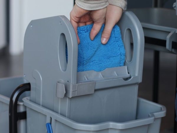 Nachhaltiger Reinigungswagen mit robuster Mopp Presse