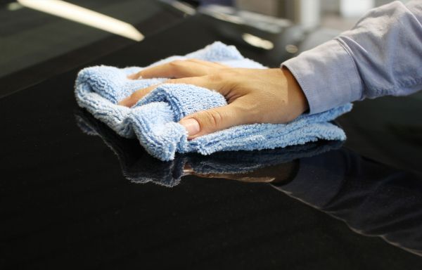 Zweiseitiges Lackpflegetuch aus MIcrofaser