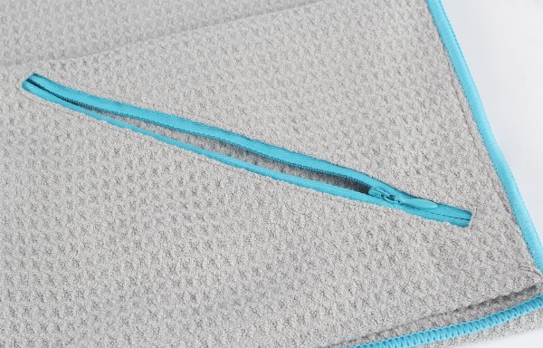 Integriertes Fach für Schlüssel, Smart Phone oder Clubkarte