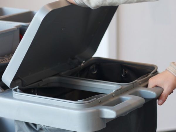 Reinigungswagen mit solidem Abfallbehälter I Mülltrennung möglich