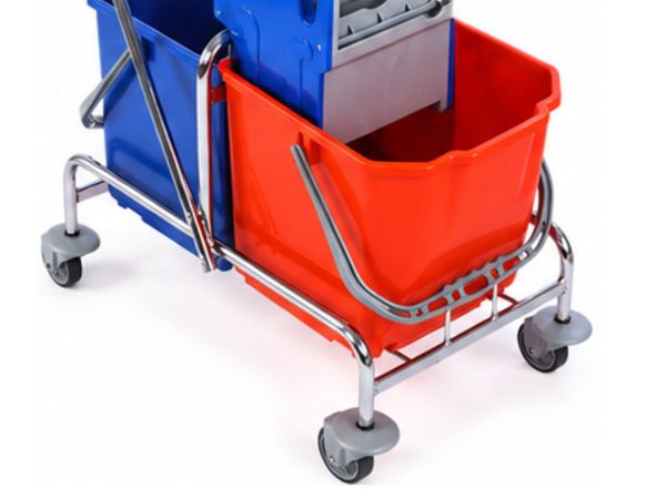 kleiner Putzwagen mit Chrom, Detailansicht