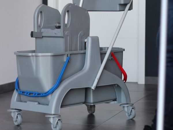 nachhaltiger Reinigunsgwagen klein