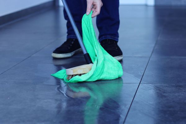 Schnelle Sauberkeit dank Kachelstruktur