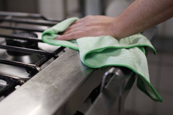 Das elastische Microfasertuch, das schwierige Ecken sportlich meistert